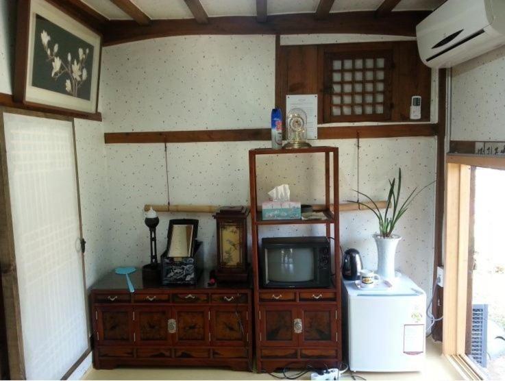 Hotel Goseong Choi Pilgan'S Old House Habitación foto